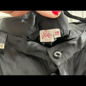 Pre loved 100% silk capri cargo pants with tie bottoms. SZ 28 By Joie